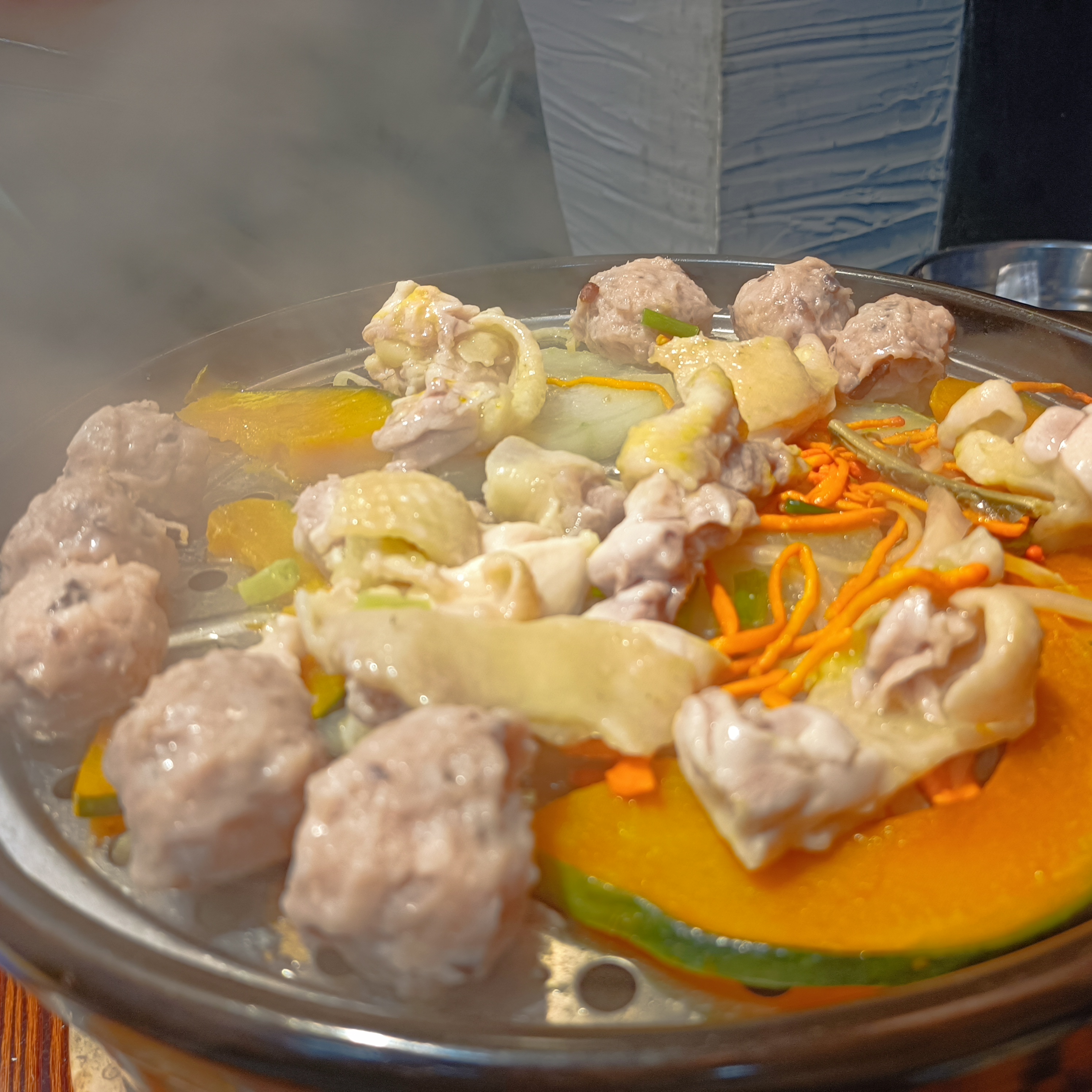 蒸鸡肉，蒸肉丸